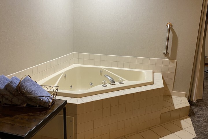 Hot Tub 38 of 41