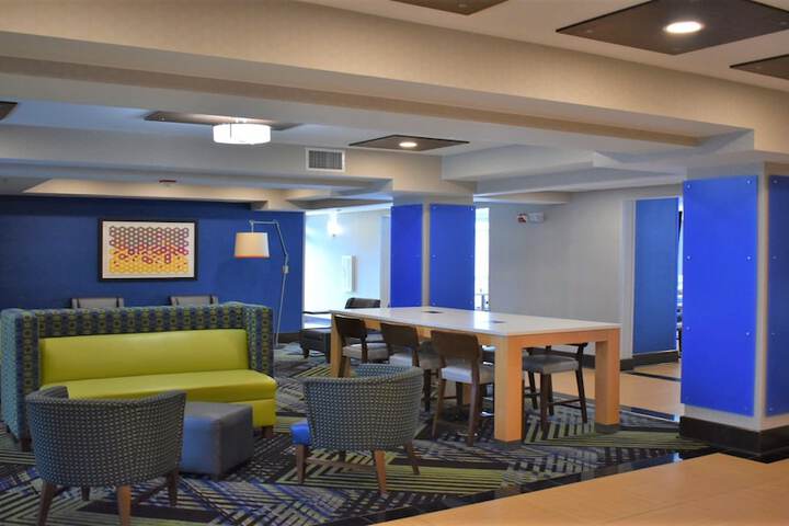 Holiday Inn Express & Suites Charlotte-Concord-I-85 by IHG