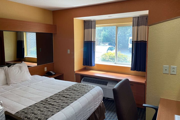 Room 12 of 16