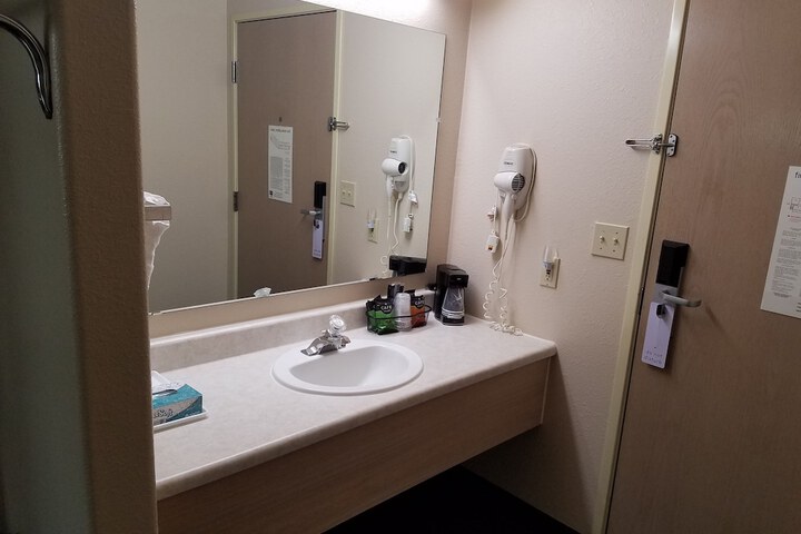 Simple Rewards Inn