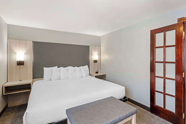Best Western Plus Weston Inn