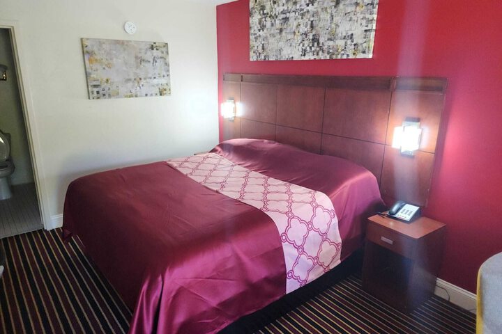 Room 9 of 22