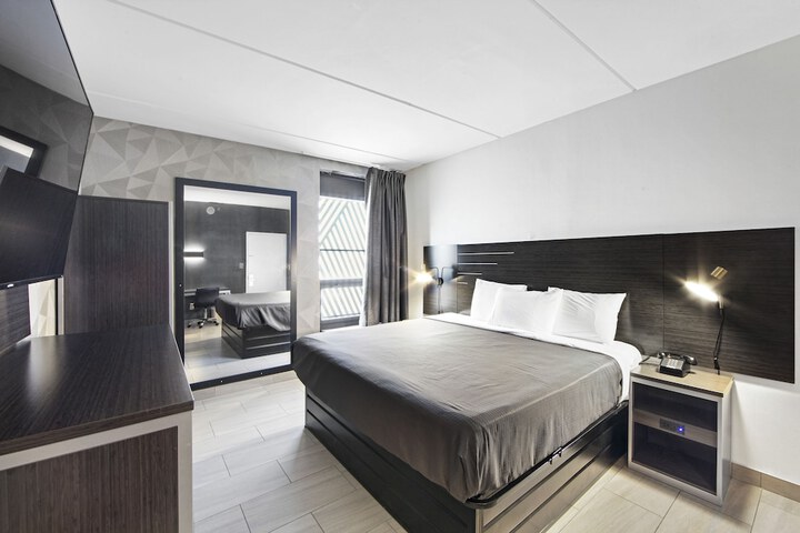 Room 13 of 21