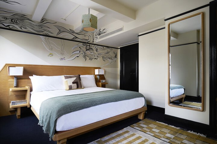 Room 27 of 102