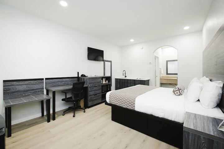 Sapphire Inn and Suites