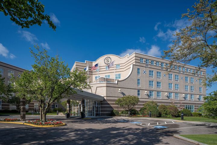 Hotel Exterior 29 of 30