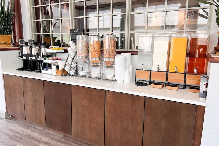 Breakfast/Coffee Service 83 of 88