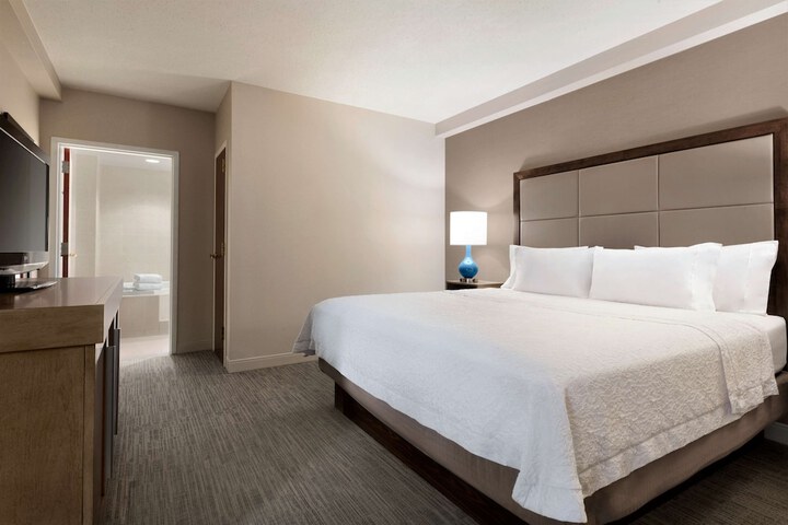 Room 27 of 43