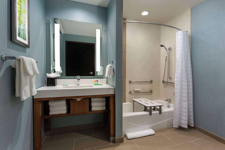 Room 12 of 25
