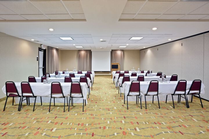 Holiday Inn Express & Suites Albany by IHG