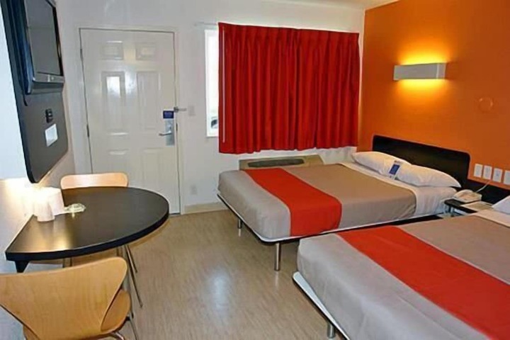 Room 30 of 32