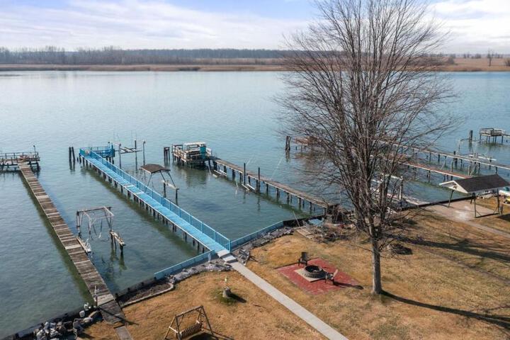 Lakeside Bliss 2BR 1BA with All Modern Comforts