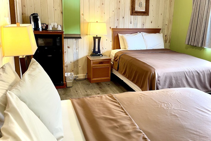 Four Seasons Lodge