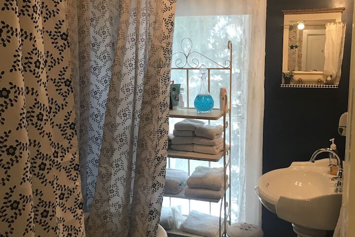 Room 51 of 79