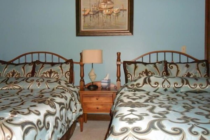Spruce Hill Inn and Cottages