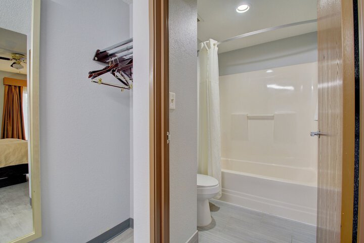 Quality Inn & Suites CVG Airport