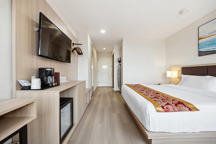 Ramada by Wyndham Flushing Queens