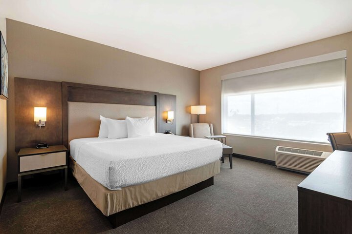 Best Western Plus Executive Residency Rigbys Water World Hotel