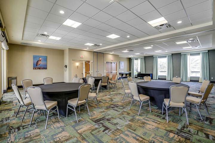 Hotel Dello Ft. Lauderdale Airport Tapestry Collection by Hilton