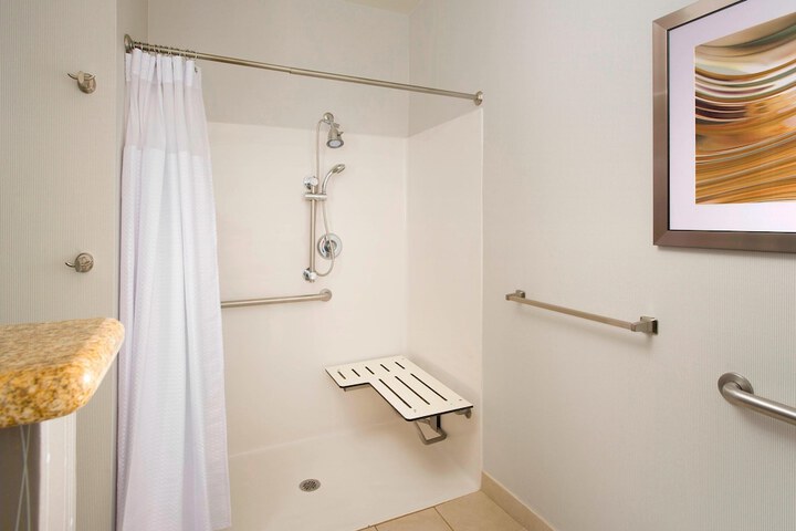 Room 14 of 28