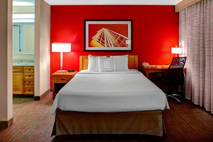 Room 14 of 30
