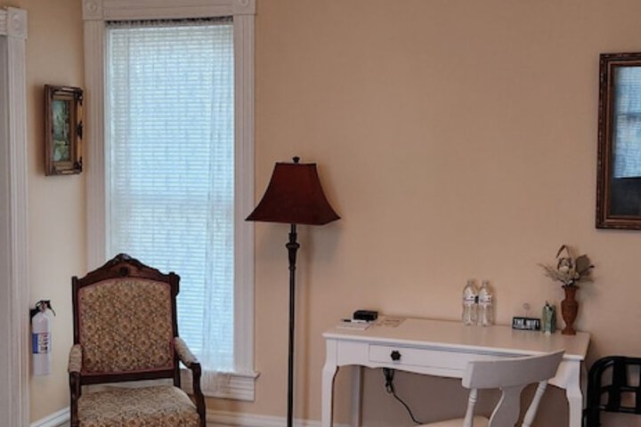 Oaklawn Inn LLC