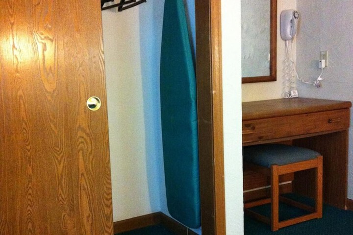 Room 21 of 28