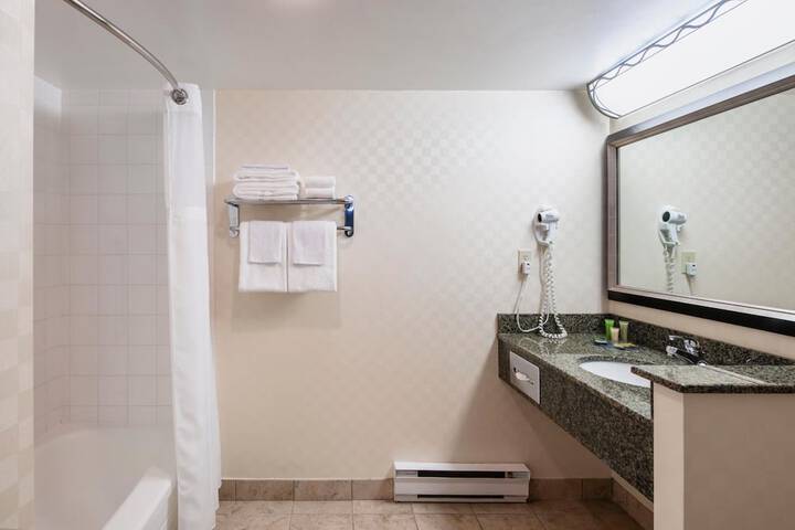 Room 16 of 40