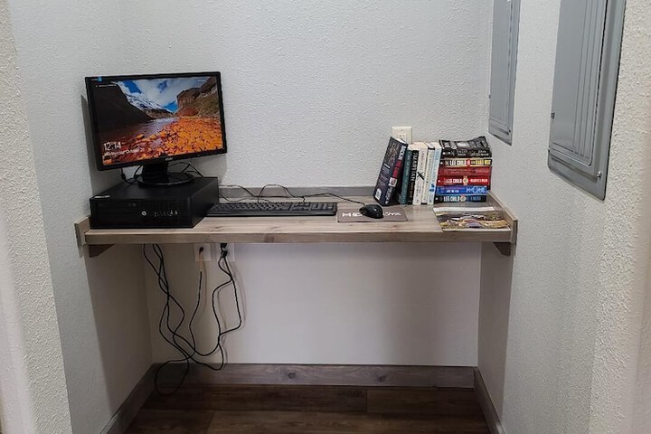 Business Center 17 of 17