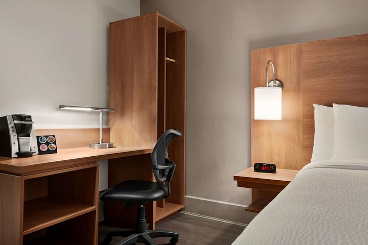 Room 10 of 25