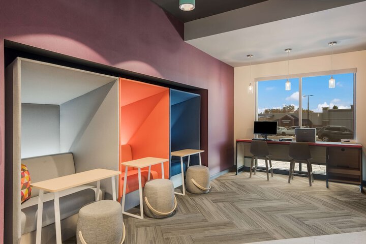 Business Center 38 of 38