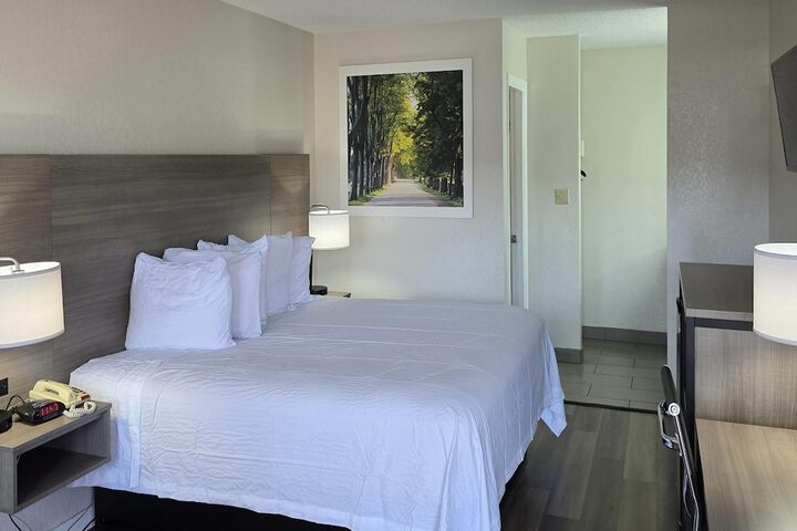 Days Inn by Wyndham San Marcos