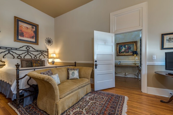 Room 21 of 27