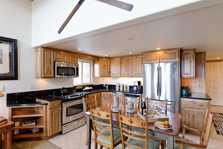 The Crestwood Condominiums
