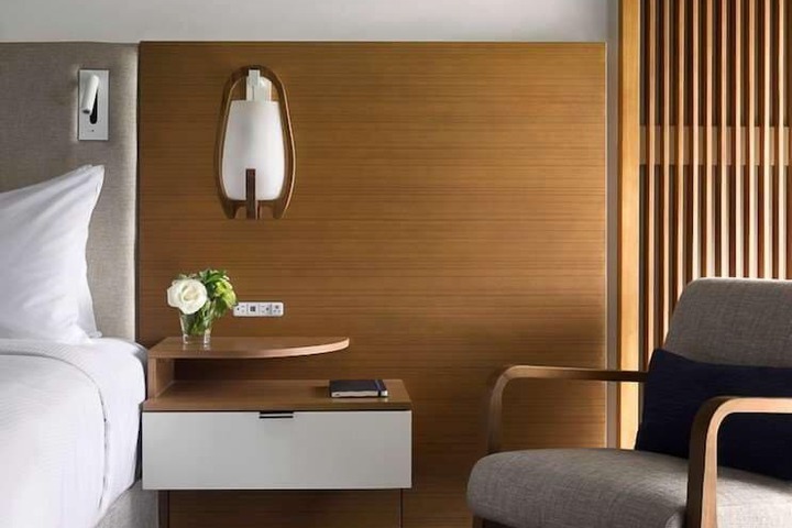 Room 32 of 68