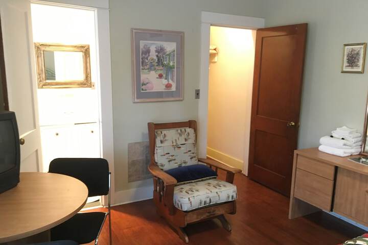Room 37 of 82