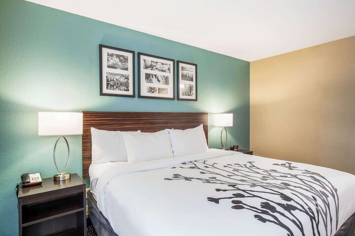 Sleep Inn & Suites Dunmore