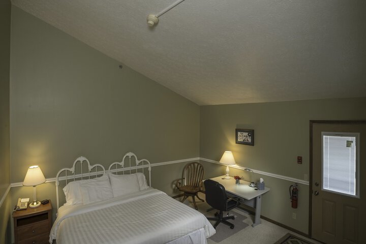 Room 4 of 32