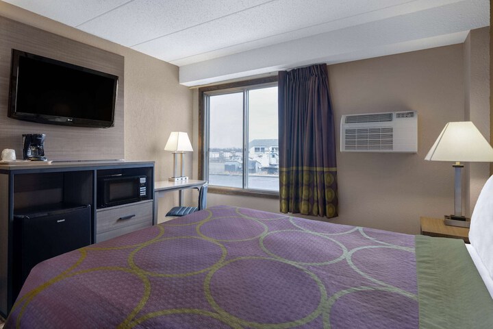 Room 14 of 27
