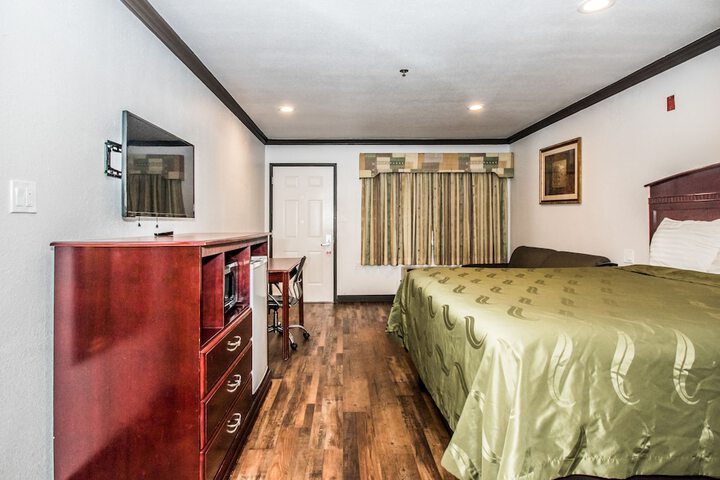 Room 12 of 17