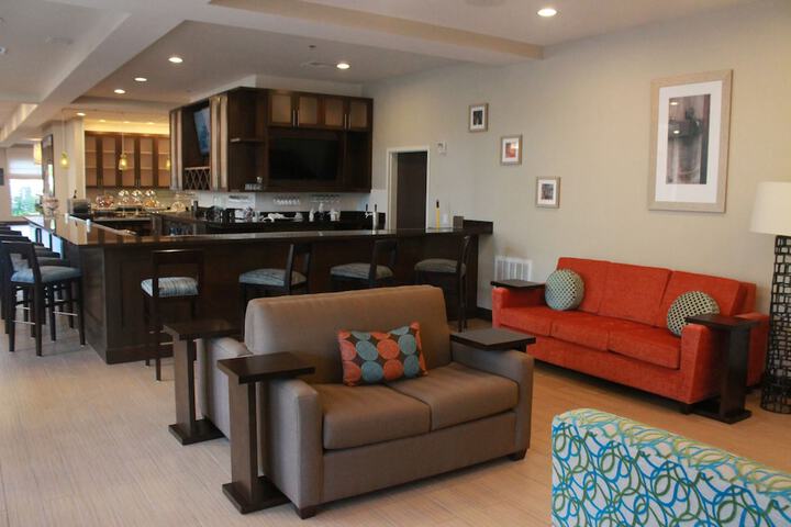 Lounge 49 of 57