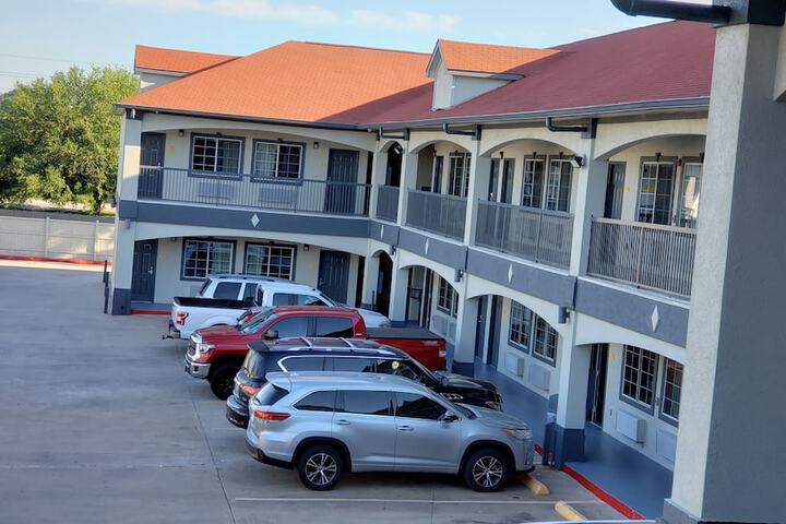 Hotel 6 of 53