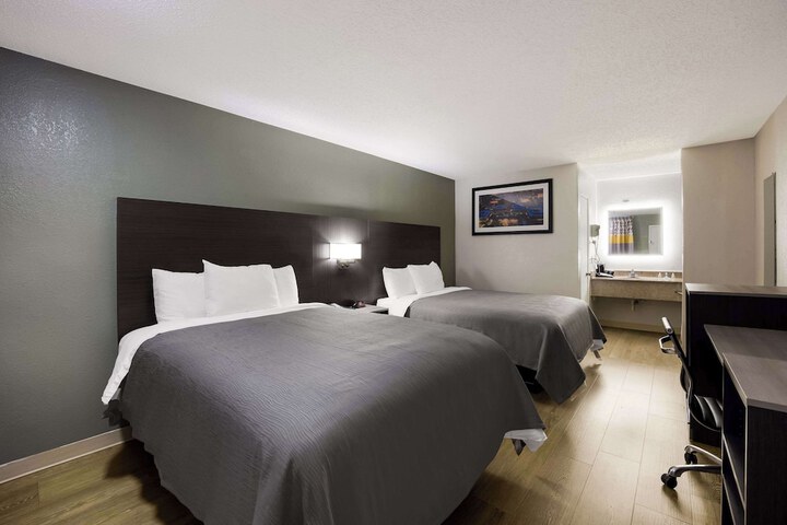 Room 20 of 39