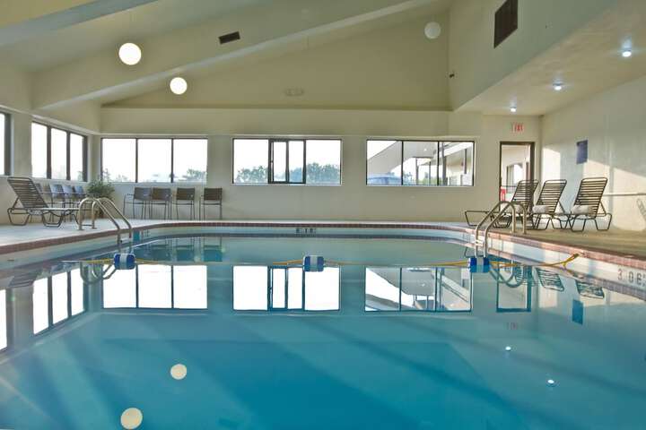 Greenlight Inn & Suites