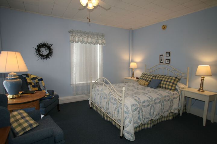 Fullerton Inn