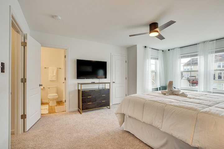 Great for Families! Townhome 9 Mi to Harpers Ferry