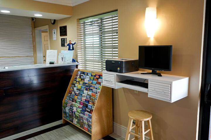 Howard Johnson by Wyndham Salinas