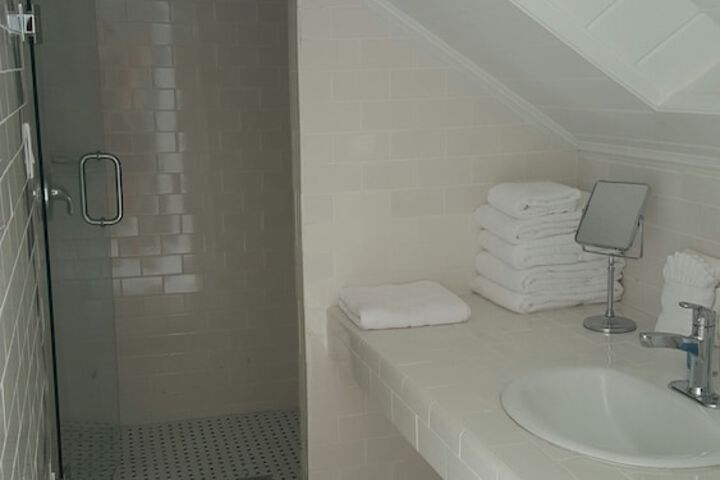 Room 104 of 127