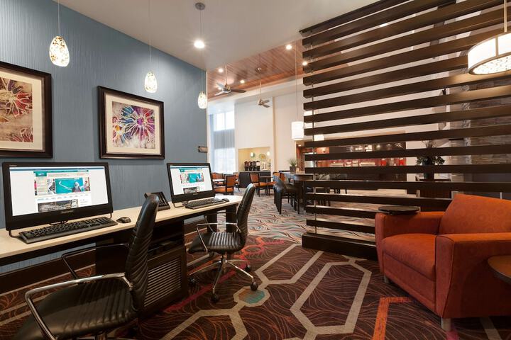 Business Center 35 of 37