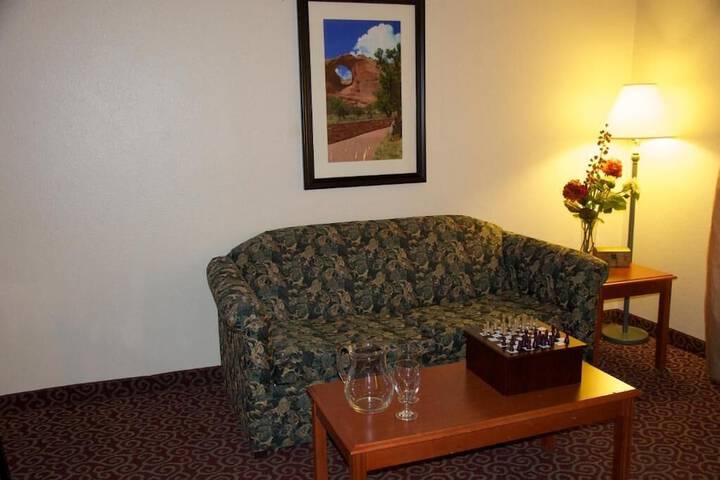 Room 15 of 33
